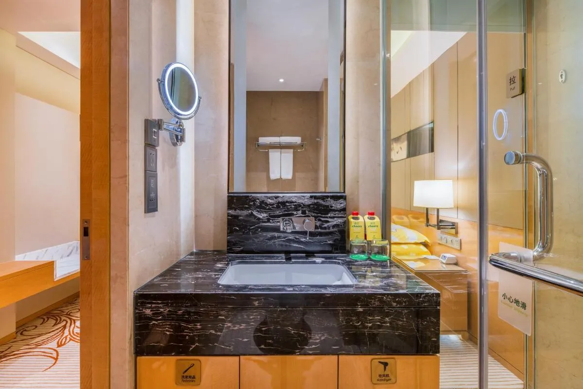 Image 3 of Holiday Inn Chengdu Oriental Plaza, an IHG Hotel