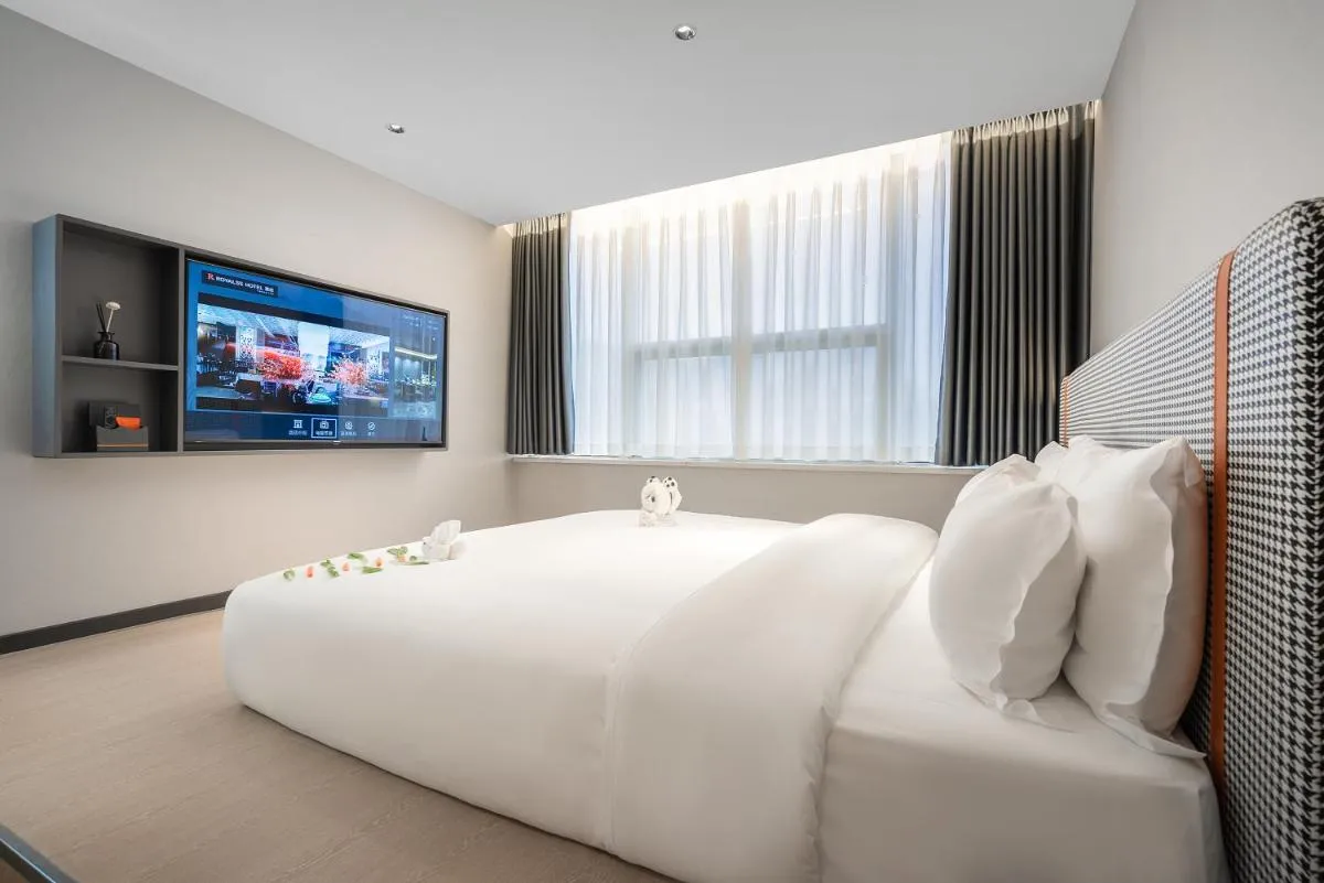 Image 1 of R Royalss Hotel, Chengdu Chunxi Road Taikooli Tianfu